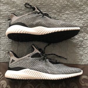 Size 13 Alpha Bounce.  Like new
